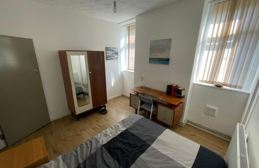 Birchwood Avenue, Student House