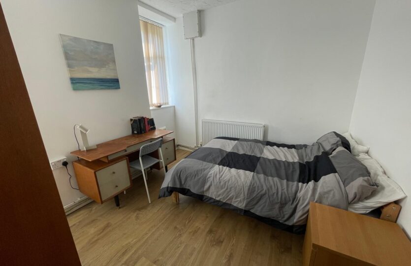 Birchwood Avenue, Student House