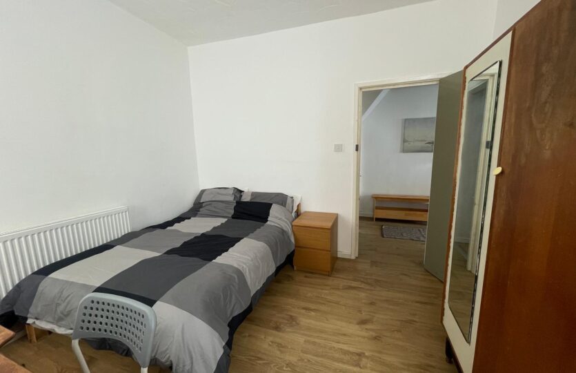 Birchwood Avenue, Student House