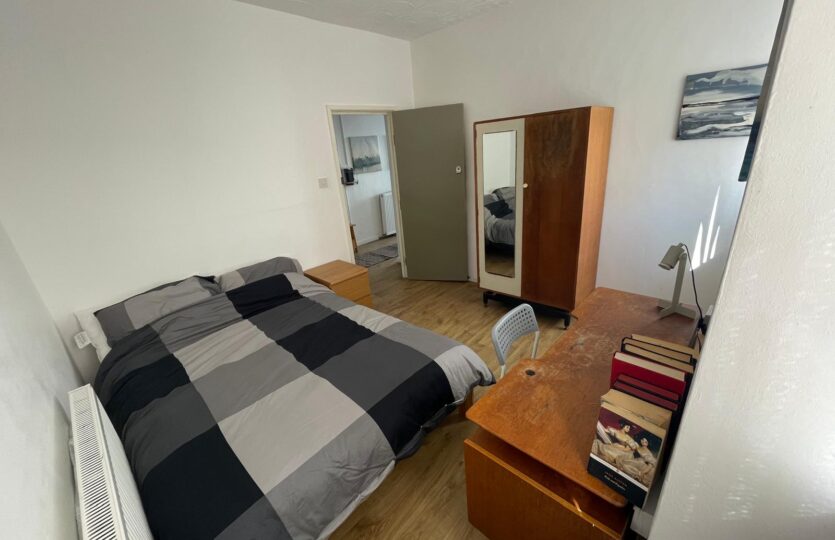 Birchwood Avenue, Student House