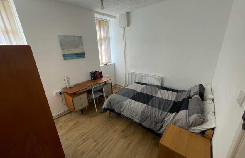 Birchwood Avenue, Student House