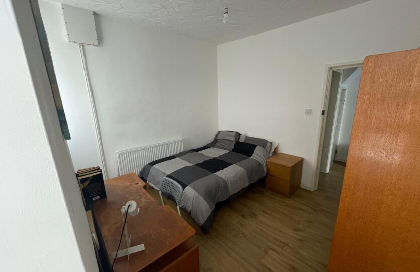 Birchwood Avenue, Student House