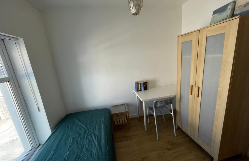 Birchwood Avenue, Student House