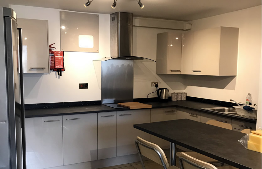 Modern Fully Fitted Kitchen
